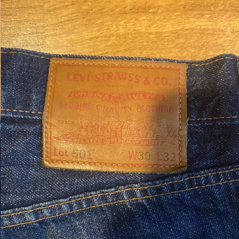 Säljer nu mina Levis 501 för att dom inte kommer till användning. Pris kan diskuteras!. Jeans & Byxor.