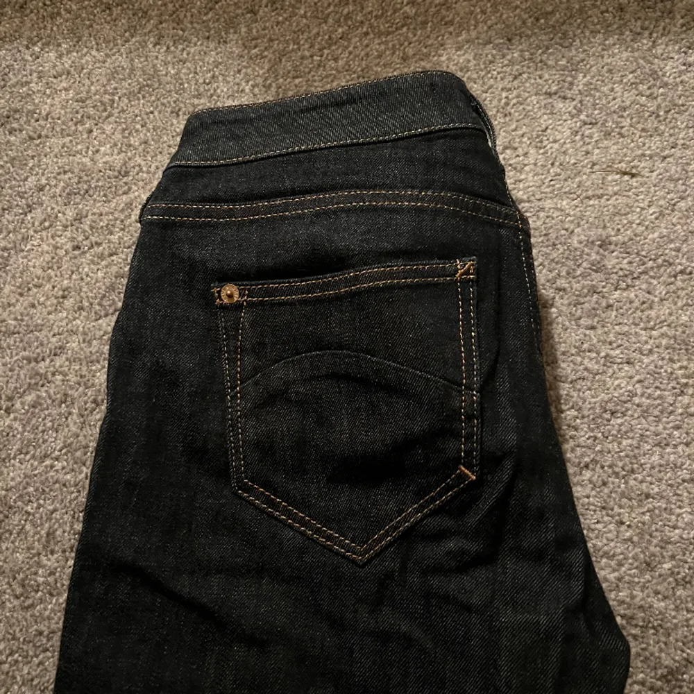 Jättefina lågmidjade jeans som är för små . Jeans & Byxor.