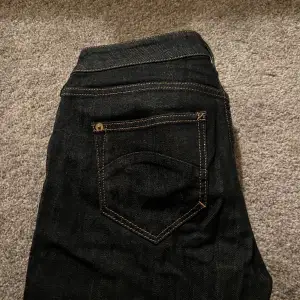 Jättefina lågmidjade jeans som är för små 