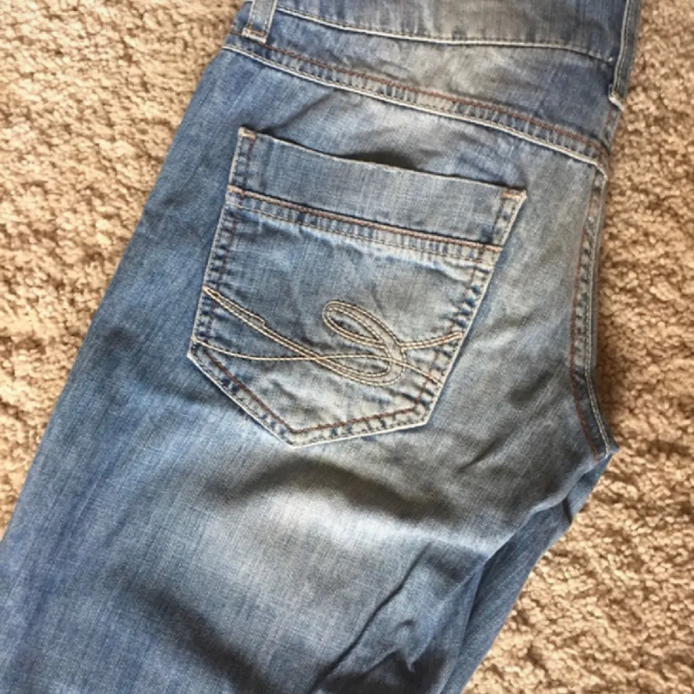 Jeans från espirit, midja 38 cm. Köpta secondhand har Inga defekter som jag kan se :) . Jeans & Byxor.