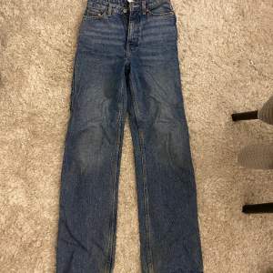 Weekday jeans i modellen Rowe i bra skick!