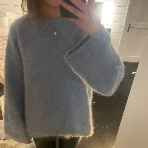 Mohair stickad tröja - Säljer min jätte fina stickade tröja! Inte använd så super bra skick❤️
