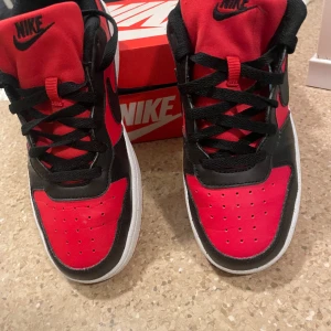 Air Force red - Nu säjer min frächa air force de är som ny:)