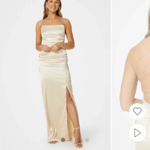 Balklänning - Säljer en balklänning från bubbleroom i storlek 38. Den är endast använd en gång så i bra skick! Den är uppsydd några cm då den var väldigt lång (jag är 179). Säljer för 650kr 😊