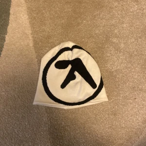 Aphex twin mössa  -  Oanvänd, hör gärna av dig om du har någon fråga! Pris kan definitivt diskuteras🤙