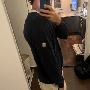 Retro Monclear tröja - Storleken på tröjan är xxl men den är extremt liten i storlek. Skulle säga mer en M/S. Bra skick, knappt använd då jag behöver L minst. 