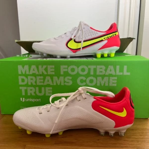 Fotbollsskor Nike tiempo oanvända - Nike tiempo fotbollsskor helt oanvända! Köptes i fel storlek. Köparen står för frakten💛