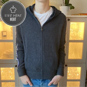 Zadig & Voltaire  - Tja! Säljer nu denna sjukt feta Zadig hoodien i s men sitter som m. Nypris ca 7000! Sjukt bra skick. Hör av dig vid frågor eller funderingar!!