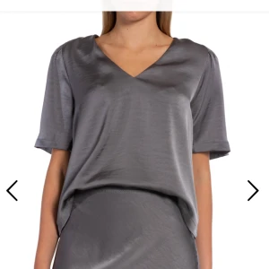 Blus - Fin blus från neo noir som ja köpte för 600!🥰