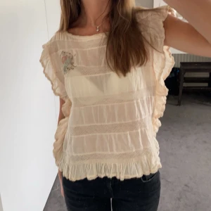 Topp - En topp från ett märke som heter hoss. Super söt men kommer inte till någon användning längre. 