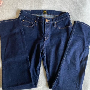Mid waist Lee Jeans  - Ett par Lee jeans som är helt oanvända✨