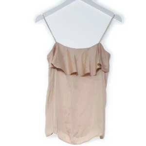 volang topp - Jätte fin silkes/satin topp från zara💫 tillverkas ej längre! gammelrosa färg🙌