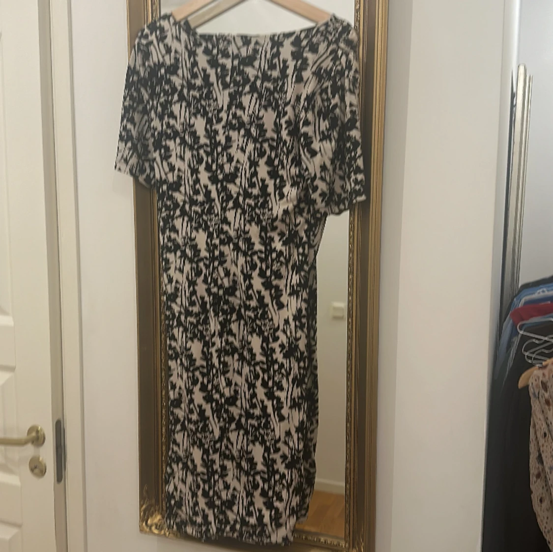 Klänning med fin passform - 90