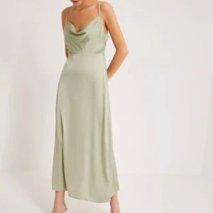 Vila viravenna klänning - Klänning från vila som passar perfekt till bröllop och bal! Aldrig använd, prislappen är kvar. Nypris 459🫶🏼