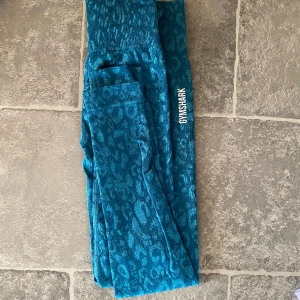 Gymshark tights  - Gymshark seamsless tights STRL XS! Använda ~5 gånger så i väldigt bra skick :)