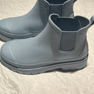 Skor - Vattentäta super snygga skor❣️använda men i snyggt skick🙏🏼 