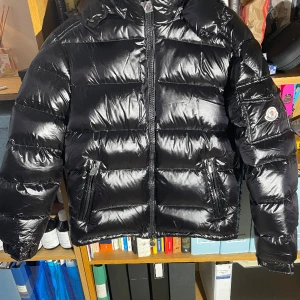 Moncler jacka - 10/10 skick, har inte används förut, påse ingår