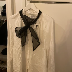 Blus/skjorta - Superfin blus som tyvärr aldrig kommit till användning, helt i nyskick med prislapp kvar🩷ny pris 500kr