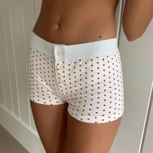 Brandy Melville shorts - Superfina och oanvända brandy melville pyjamas shorts! 
