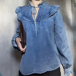 Jeans blus  - Köpt i somras men aldrig kommit till användning💓 super snygg och eftertraktad! Är slutsåld 💓