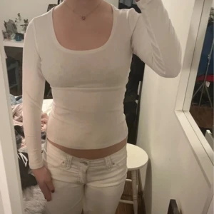 Vit långärmad  - Snygg och i bra skick