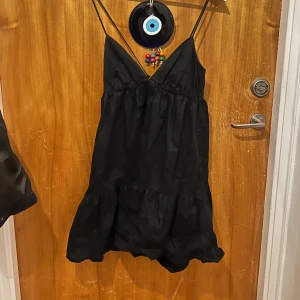 Klänning - Fin klänning från zara aldrig använd. Storlek xs 