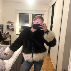Pälsjacka  - Snygg pälsjacka i fint skick!