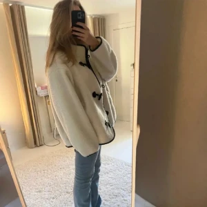 Jacka - Säljer min jacka från h&m. Jättebra skick och köpt här på plick. Använd gärna köp nu & postar samma dag