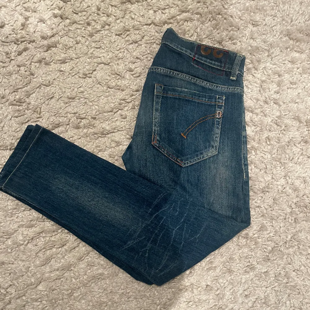 Säljer nu dessa Dondup jeans, modellen är George. Skicket på dem är toppen. Nypris är 3200. Hör gärna av er!. Jeans & Byxor.