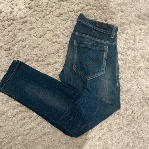 Dondup jeans  - Säljer nu dessa Dondup jeans, modellen är George. Skicket på dem är toppen. Nypris är 3200. Hör gärna av er!