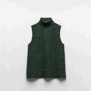 Fin stickad Zara topp - Grön zara topp med hög krage, väldigt bra skicka!💕