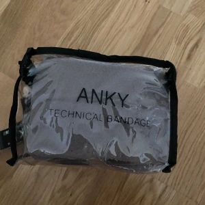 Benlindor till häst - Gråa benlindor i fint skick. 