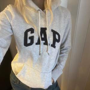 En gap hoodie som inte kommer till användning🤍