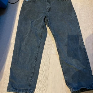 93 demin jeans  - 10/10 i skick använda 4 gånger. Säljer pga slutat skejta. Ordinarie pris 1499kr. Rare colorway. Pris kan diskuteras 