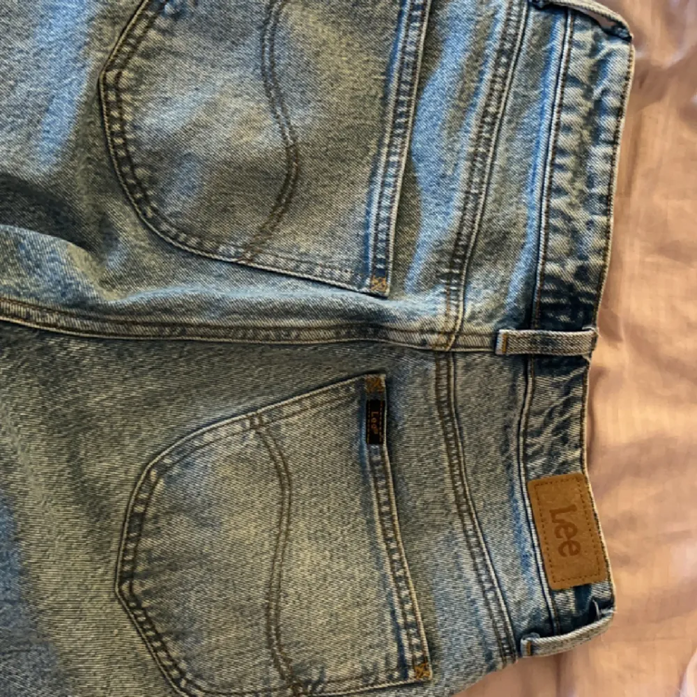 Jeans använd två gånger pga förstora. Storlek. W26 L 33 Alltså S och normalånga Modell: mom jeans. Jeans & Byxor.