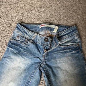 Jeans  - Snygga lågmidjade jeans i storlek W32 L34