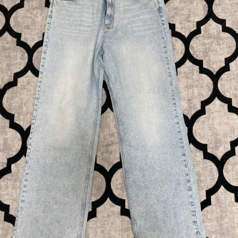 jeans från gina tricot för 150kr. storlek 42. Jeans & Byxor.