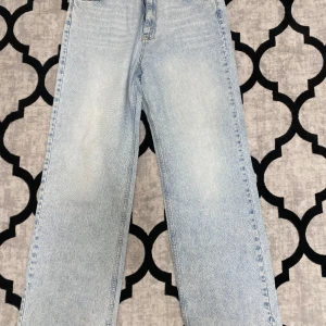 jeans - jeans från gina tricot för 150kr. storlek 42