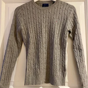 stickad gant tröja - En grå stickad gant tröja i fint skick!✨