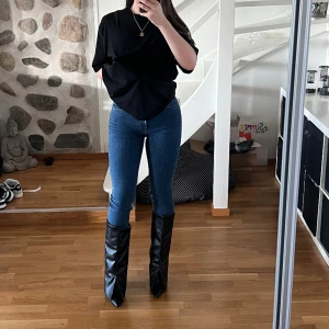 Jeans - Jeans perfekta under boots. Passar S, köpta för 900 ✨skinny modell