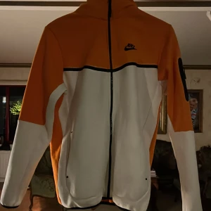 Nike tech Stl S  - Nike tech fleece mycket bra skick köpt för 1300 säljer för 500