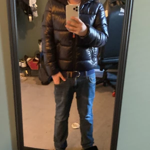 Save the duck - Nästan helt ny save the fuck jacka som tyvär inte kommit till så mycket användning men väldigt snygg och grisch.100#äkta nypris 2600