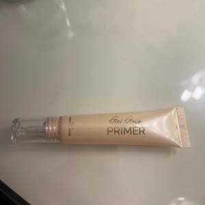 Makeup Mekka primer, ska vara en dupe på milk hydro grip primer. Endast använd en gång. Nypris 129kr