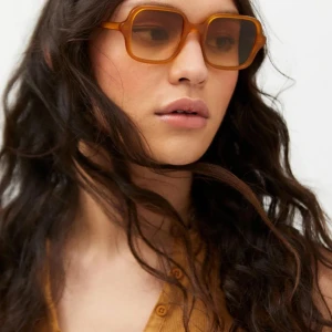 Chimi voyage Square frame Havana, limited edition - Solglasögon från Chimi. Använda en handfull gånger. Nypris ca 1300 kr,  Square frame in Havana, limited edition.