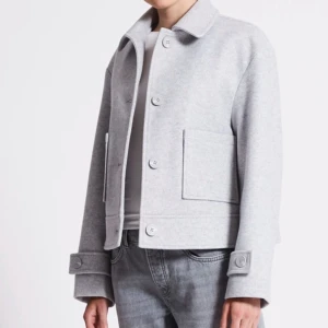 Grå Kappa  - Använd fåtal gånger💓 passar mig som vanligtvis har S.  Originalpris 400kr. 