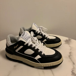 Axel Arigato Sneakers - Använda ett fåtal gånger 