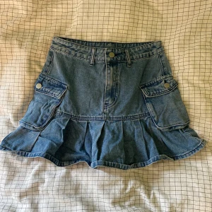 Jeans kjol - Använd 2 gånger, väldigt bra skick!💕