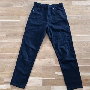 Momjeans  - Ej använda, ganska höga i midjan 