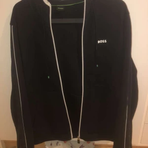 Hugo boss kofta - Jätte fin precis som ny /M Frakt går bra  Möts/ Kramfors eller Stockholm 