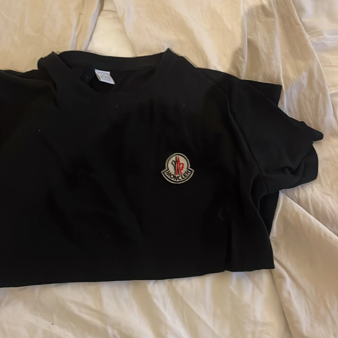Moncler t-shirt och linnebyxor i samma anons! - 91